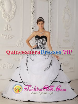 Sault Sainte Marie Michigan/MI Simple Satin and Organza White Floor-length For Appliques Quinceanera Dress Sweetheart Ball Gown