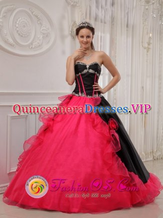 Appliques Beautiful Black and red Shelby Township Michigan/MI Quinceanera Dress Sweetheart Satin and Organza Ball Gown