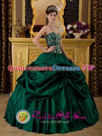 Modest Dark Green Sweetheart Quinceanera Dress For Gilbert Arizona Appliques With Beading And Hand Made Flowers Decorate