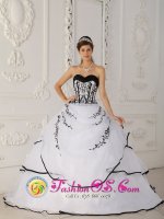 Durham New hampshire/NH Simple Satin and Organza White Floor-length For Appliques Quinceanera Dress Sweetheart Ball Gown