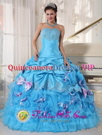 Andratx Spain Appliques Decorate Bust Strapless Romantic Aqua Quinceanera Dress With Pick-ups and Bowknot Ball Gown