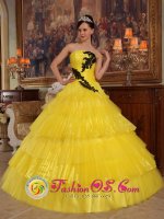 Yellow Layered Quinceanera Dress With Appliques Bodice Strapless In Shelton Nebraska/NE