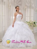 Modest White Ruffles Elegant Emporia Kansas/KS Quinceanera Dress With Sweetheart Appliques and Ruch Organza