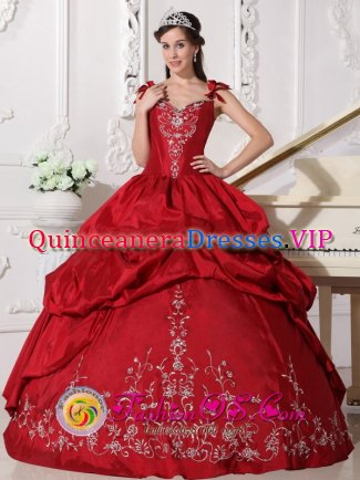 Huron Ohio/OH Elegant Straps Embroidery and Pick-ups For Quinceanera Dress With Satin and Taffeta