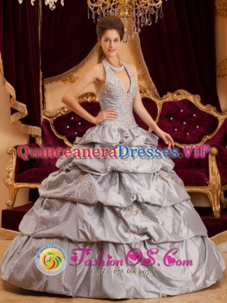 Schererville Indiana/IN Appliques With Beading Decorate Bodice Romantic Gray Quinceanera Dress Halter Taffeta Ball Gown