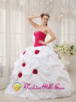 Elizabethtown Kentucky/KY Hand Made Flowers and Beading Decorate Bodice Sexy Hot Pink and White Quinceanera Dress For Strapless Taffeta Ball Gown