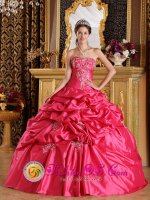 Montbeliard France Gorgeous Hot Pink Quinceanera Dress Strapless Floor-length Taffeta Ball Gown with Appliques Embroidery And Pick-ups