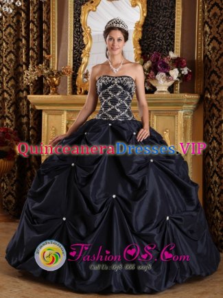 Les Lilas France Stylish Black Beaded Decorate Bodice Strapless Quinceanera Gown With Pick-ups For Celebrity