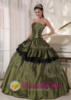 Wholesale Taffeta floor length Strapless Appliques beading Lace-up Olive Green Hobbs NM Quinceanera Dresses Party Style