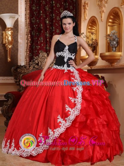 San Ignacio de Sabaneta Dominican Republic V-neck Appliques Embellishment Red and Black Floor-length Taffeta and Organza Quinceanera Dress - Click Image to Close