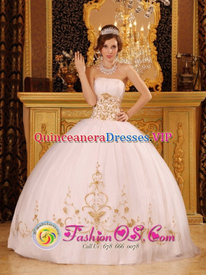 Tilbury East Anglia Strapless Ball Gown Appliques Decorate For Quinceanera Dress - Click Image to Close