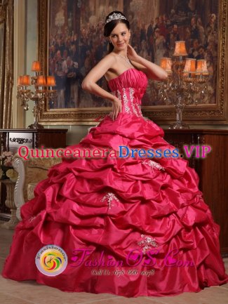 San Pelayo colombia Appliques Affordable Coral Red Quinceanera Dress Strapless ruching Taffeta Ball Gown