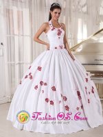 Benfleet Essex Fashionable Taffeta Embroidery White Sweet Fifteen Dress Halter Top floor length Ball Gown