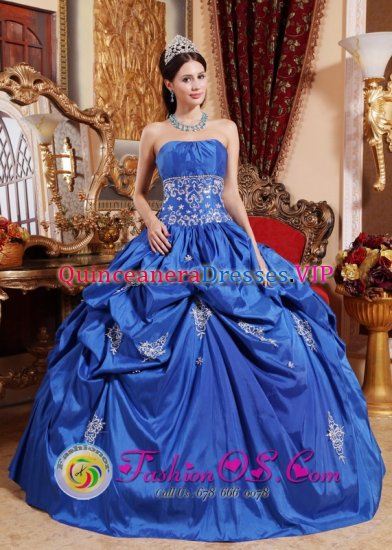 Royal Blue Appliques Decorate Waist For Elegant Quinceaner Dress With Pick-ups In Sacaba Blivia - Click Image to Close