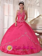 Gardiner Montana/MT Fabulous Red Taffeta Halter Top and Appliques Decorate Bodice For Quinceanera Dress Ball Gown