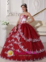 Appliques Decorate White and Wine Red Quinceanera Dress In Elkhorn Nebraska/NE(SKU QDZY386-HBIZ)