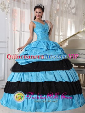 Pretty straps V-neck Beaded hand flower Decorate ruffled Aqua and Black Quinceanera Dress for Haan Germany