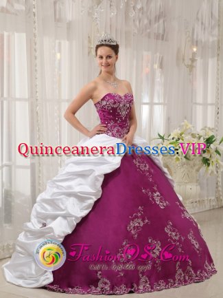 Embroidery Beautiful Bright Purple and White Sweet 16 Dress Sweetheart neckline with Satin and Taffeta Ball Gown In Mtubatuba South Africa