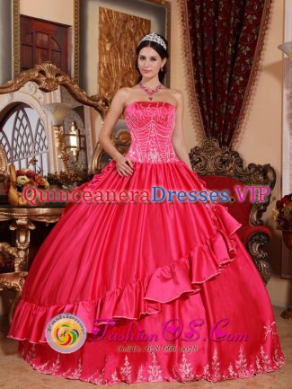 Three Lakes Wisconsin/WI Strapless Embroidery Decorate For Gorgeous Quinceanera Dress In Coral Red