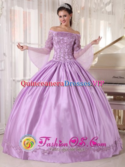 Pasadena California/CA Stylish Taffeta and Organza Lilac Off The Shoulder Long Sleeves Quinceanera Gowns With Appliques For Sweet 16 - Click Image to Close