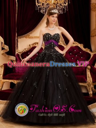 Natchitoches Louisiana/LA Wonderful Black Sweetheart Neckline Quinceanera Dress With Beaded Appliques And sash Decorate On Tulle