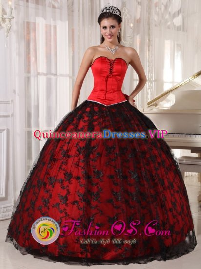 Graham TX Gorgeous Red Quinceanera Dress Lace and Bowknot Decorate Bodice Sweetheart Tulle and Taffeta Ball Gown - Click Image to Close