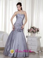 Guernica Argentina Silver Floor-length Taffeta A-line Ruching Quinceanera Dama Dress Sweetheart Hand Made Flowers