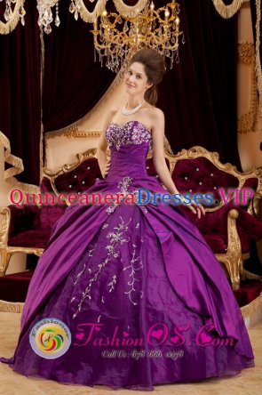 Langley British ColumbiaBC Purple Taffeta and Tulle Sweetheart Floor-length Appliques Ball Gown Quinceanera Dress In Wrangell