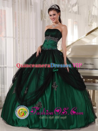 Pudasjarvi Finland Stylish Green Quinceanera Dress With Strapless Tulle and Taffeta Beaded hand flower Decorate ball gown - Click Image to Close