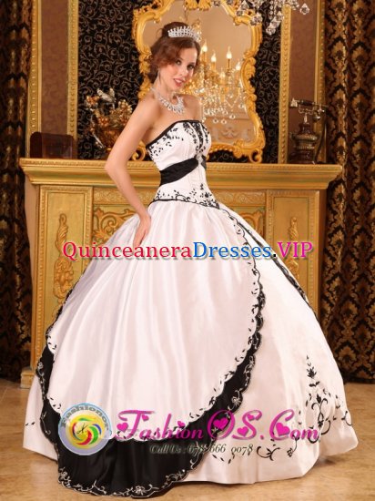 California Pennsylvania/PA Floral Embroidery On Satin Classical White and Black Quinceanera Dress Strapless Ball Gown - Click Image to Close