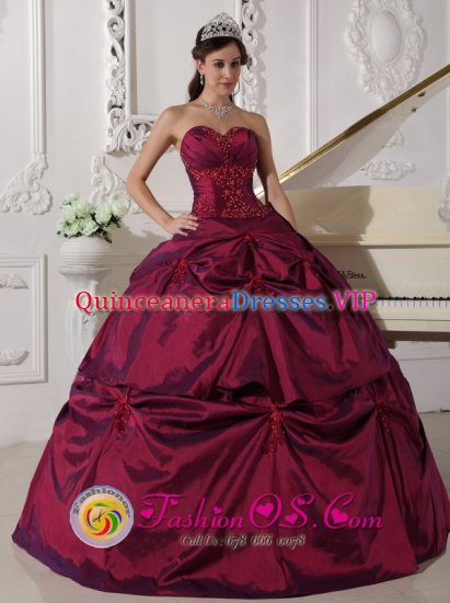 Beautiful Sweetheart Burgundy Pick ups Quinceanera Dress With Exquisite Taffeta Appilques In Trinidad Blivia - Click Image to Close