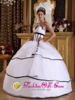 Wall South Dakota/SD Modest White Layered Organza Quinceanera Dress With Appliques Floor-length Lace-up