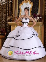 Benahavis Spain Modest White Layered Organza Quinceanera Dress With Appliques Floor-length Lace-up