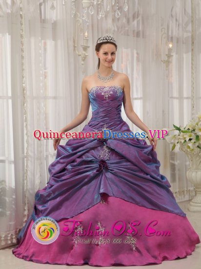 Olanchito Honduras Informal Purple and Fuchsia Appliques Decorate Bodice Sweet 16 Dress Strapless Taffeta Quinceanera Gowns - Click Image to Close