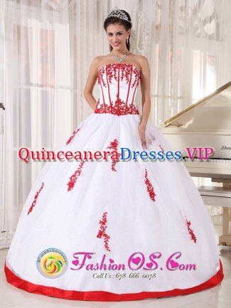 Goliad TX Pretty White and red Quinceanera Dress With Strapless Satin and Organza Appliques Decorate