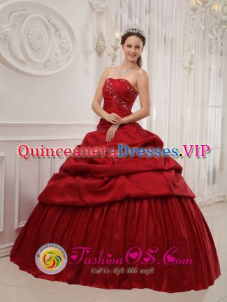 D ramatic Ruffles Decorate Wine Red Quinceanera Dress in Springdale Arkansas/AR