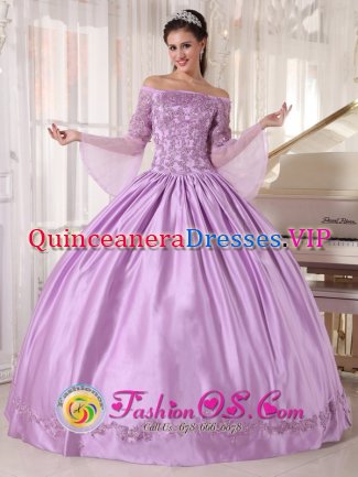 Stylish Taffeta and Organza Lilac Off The Shoulder Long Sleeves Quinceanera Gowns With Appliques For Sweet 16 In Somersworth New hampshire/NH