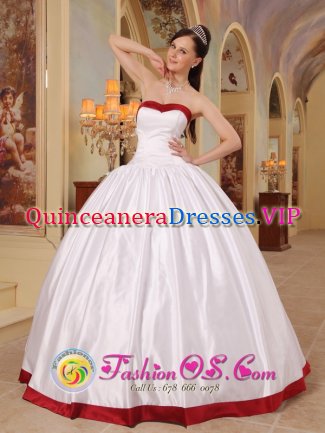 White and red Beautiful Sweetheart Quinceanera Dress With Satin In Germantown Maryland/MD