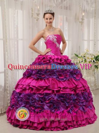 Cheap Fuchsia strapless Quinceanera Dress With white Appliques Decorate In Brisbane QLD