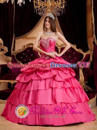 Paradise Valley Arizona/AZ Stylish Pretty Hot Pink Appliques Quinceanera Dress With Ruffles Sweetheart Ball Gown Taffeta