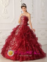 Southwest Harbor Maine/ME Fashionable Wine Red Satin and Organza With Embroidery Classical Quinceanera Dress Strapless Ball Gown