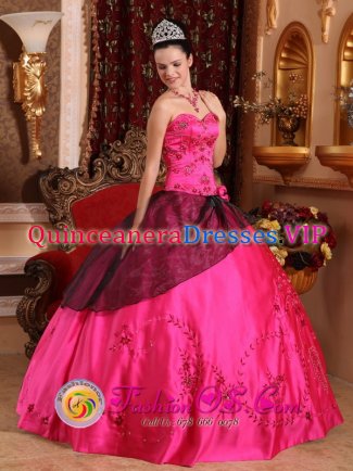 Fishers Indiana/IN Hot Pink For Brand New Quinceanera Dress Embroidery and Sweetheart with Beading