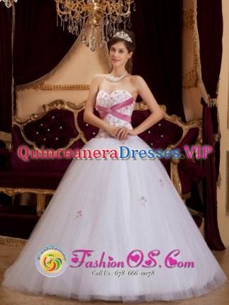 Round Rock TX Pretty Strapless White and Fushcia Princess Quinceanera Dress With Sweetheart Appliques Decorate For Sweet 16 Party