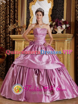 Alpine TX Romantic Lavender Quinceanera Dresses With Strapless Taffeta Beading Hand Made Flower Ball Gown