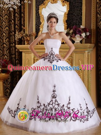 Embroidery Discount White Tulle Strapless Quinceanera Dress For Custom Made Ball Gown in Ridgecrest CA