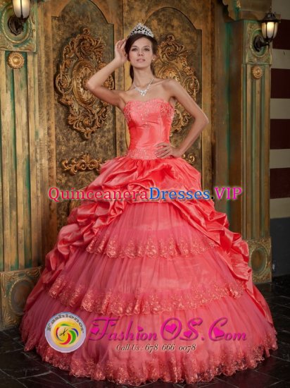 Popular Lace Appliques Decorate Bodice Watermelon Red Villa Altagracia Dominican Republic Sweetheart Quinceanera Dress For Taffeta and Tulle Ball Gown - Click Image to Close