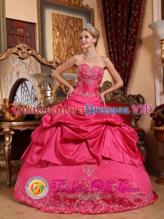 Clinton Mississippi/MS New style Strapless Embroidery with Beading Impression Hot Pink Quinceanera Dress Sweetheart Taffeta Ball Gown