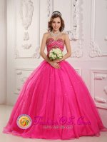 Fort Pierre South Dakota/SD Princess Hot Pink Popular Quinceanera Dress With Sweetheart Neckline and Heavy Beading Decorate(SKU QDZY090J3BIZ)