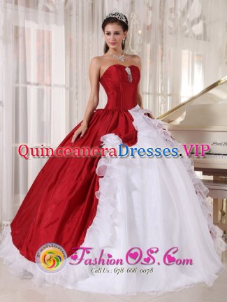 Wine Red and White Ball Gown Quinceanera Dress For Minden Germany Hand Made Flowers and Beading Brooch with Sweetheart Organza and Taffeta