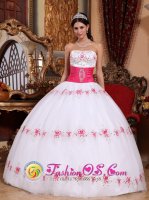 Etela-Pohjanmaa Finland White Strapless Taffeta and Tulle Appliques Floor-length Modest Quinceanera Dress